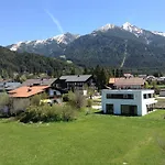 Garni Almhof Penzion Seefeld in Tirol