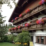 Garni Almhof Penzion 4*