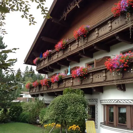 Garni Almhof 게스트하우스 4*