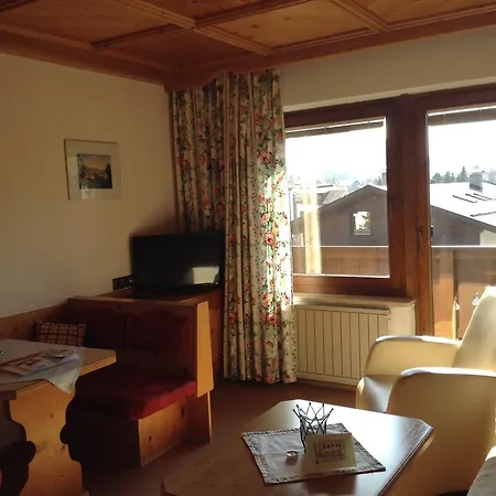 Penzion Garni Almhof Seefeld in Tirol