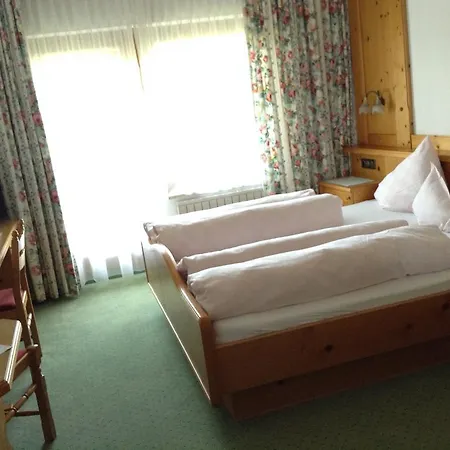 Garni Almhof 4*